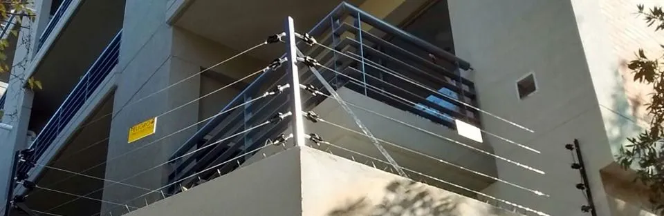 Sistema de cerco eléctrico instalado en perímetro
